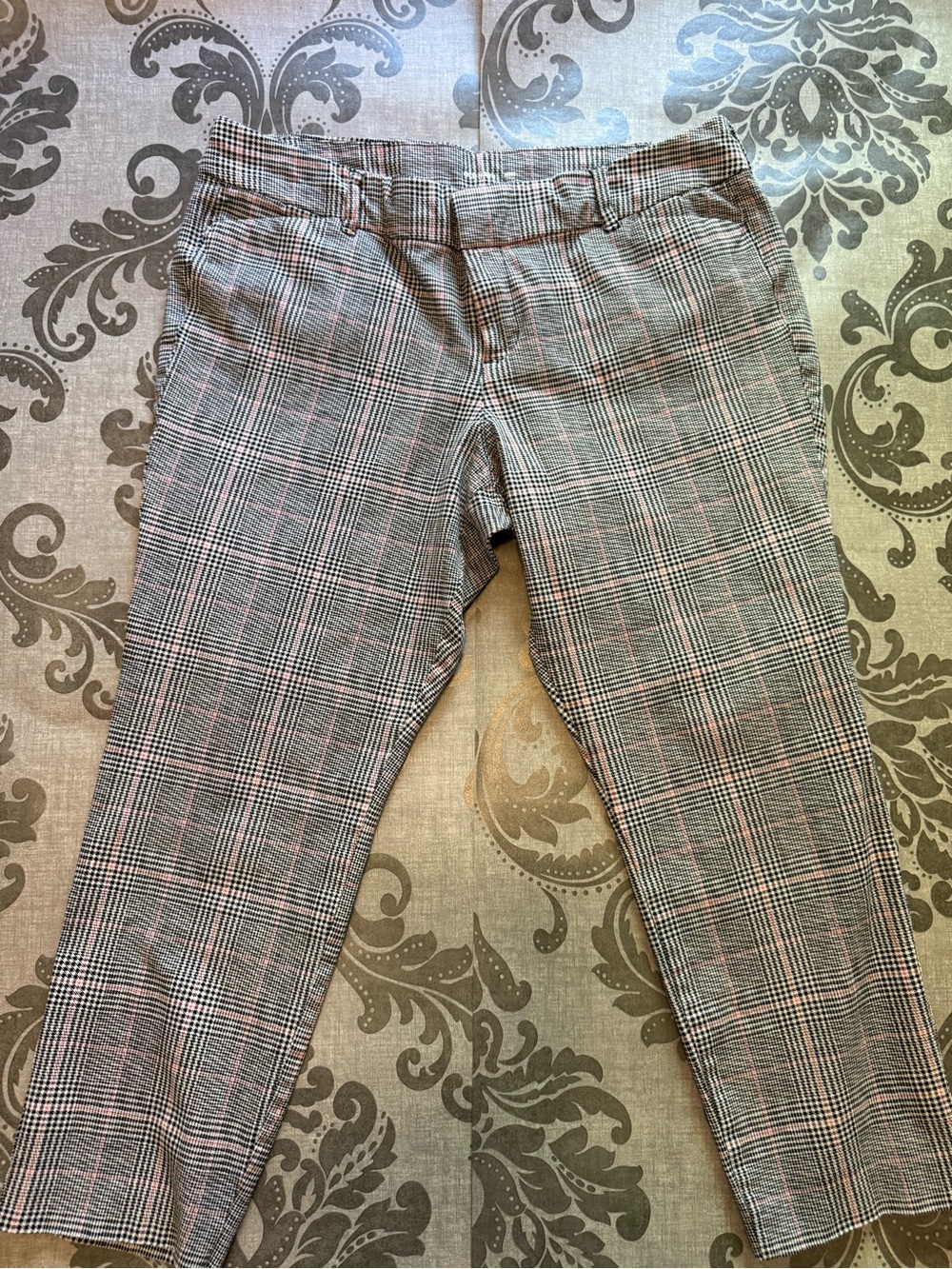 Old Navy Pixie Ankle Pants - Petite